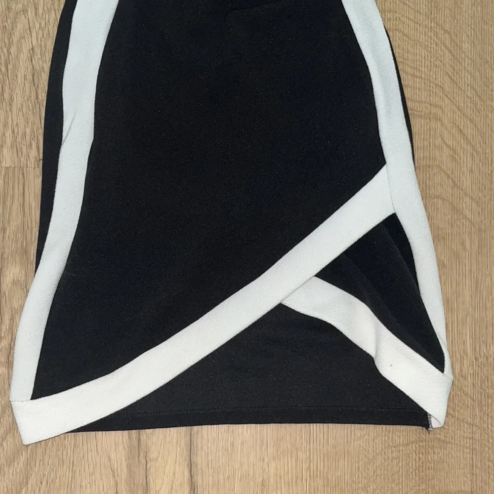 Black and white formal dress - Picture 2 of 5